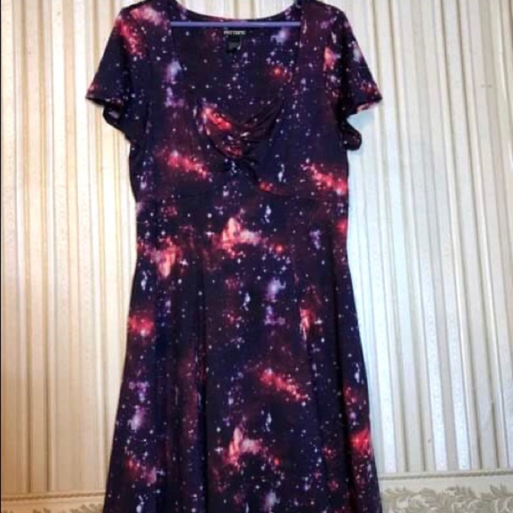 XL Galaxy dress with pockets from hot topic